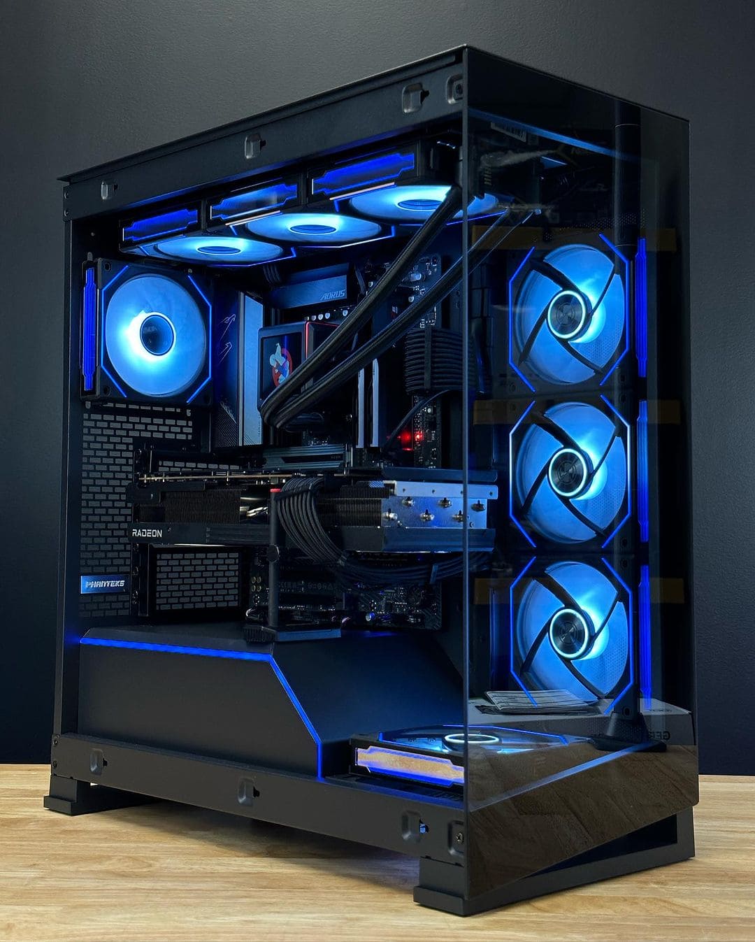 TITAN - i7 14700KF 32GB DDR5 6000MHZ RTX 5080