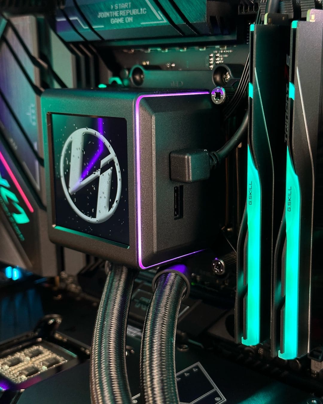 TITAN - i7 14700KF 32GB DDR5 6000MHZ RTX 5080